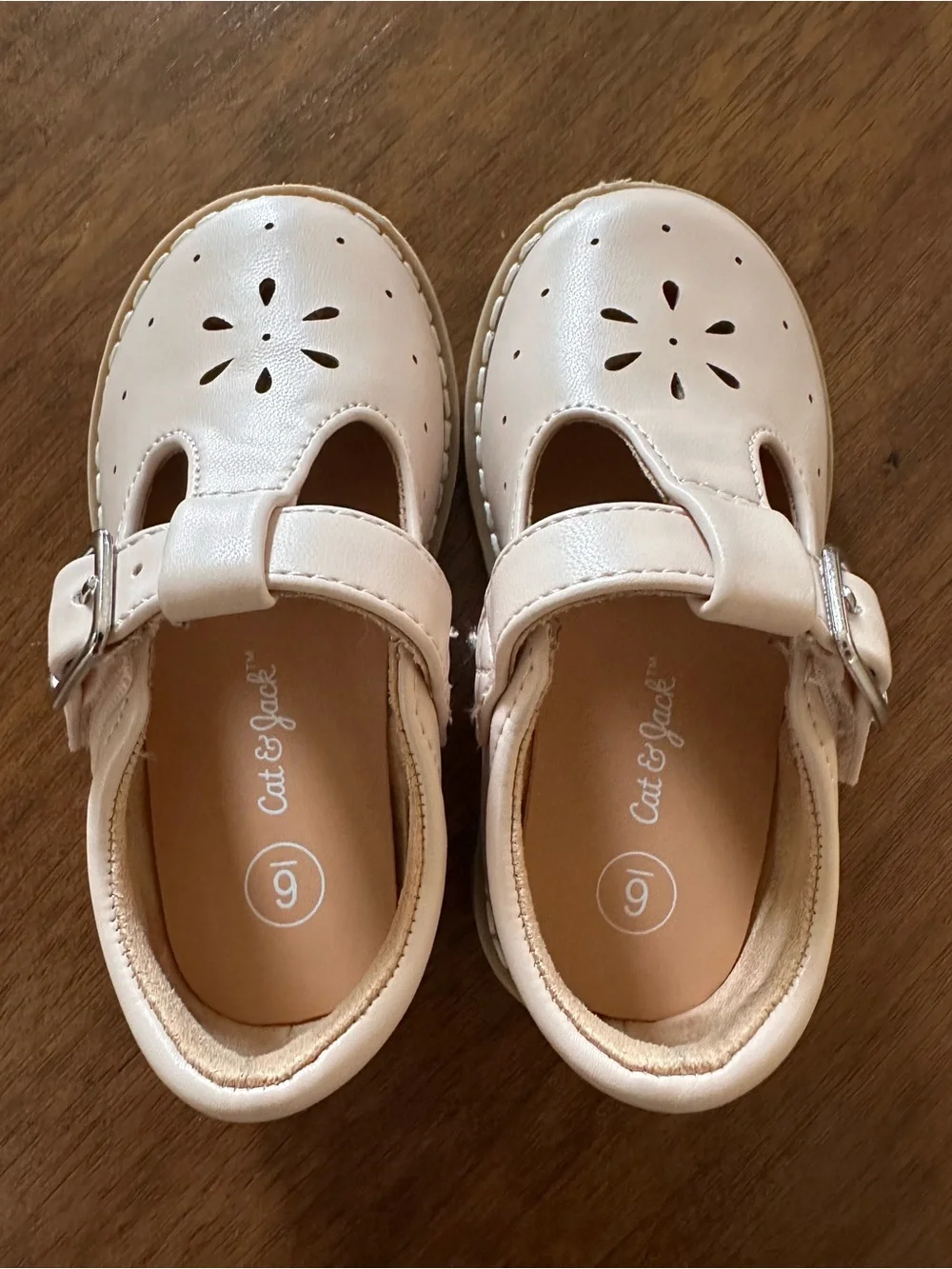 Girls' Pink T-Strap Dress Mary Jane style Shoes - Classic Buckle
